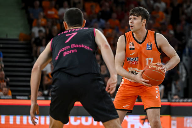 两人自加盟 两人自加盟